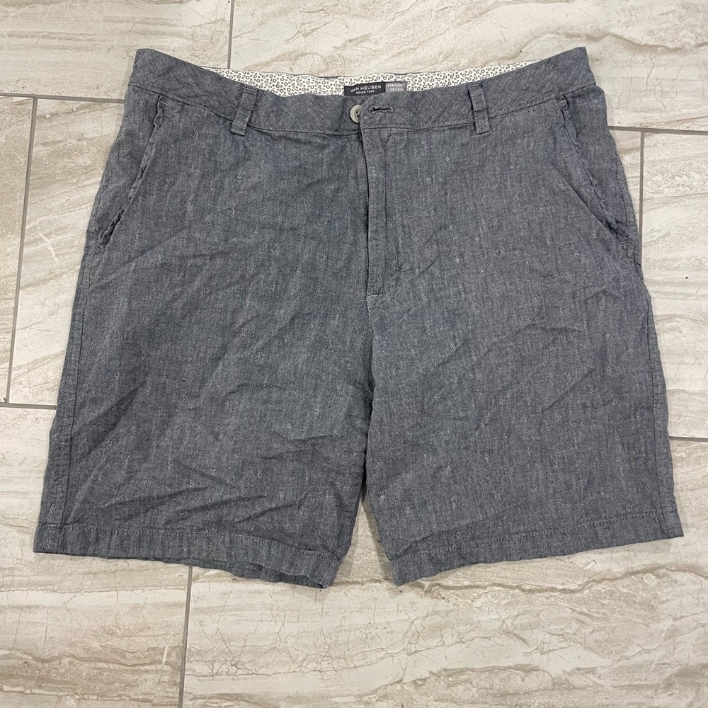 Van Heusen Never Tuck Men's Gray Shorts